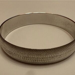 Monet Branded Textured Silver Tone Bangle Bracelet 8 1/2” - Vintage